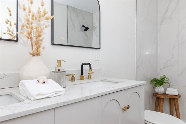 Building Photo - 34 Waverly Pl