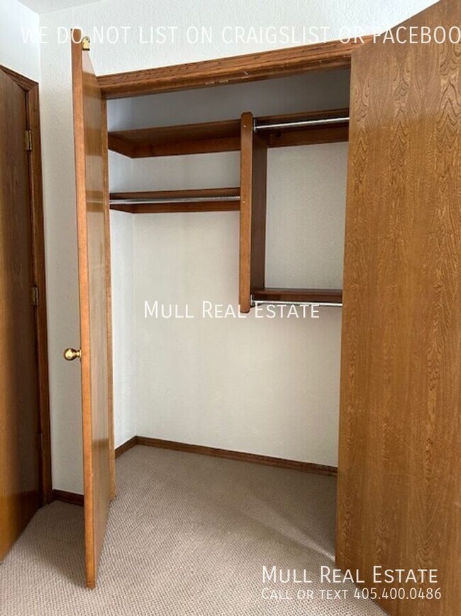 Building Photo - 2824 Silvertree Dr