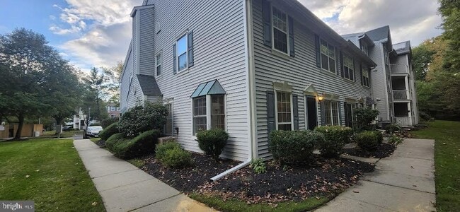 Primary Photo - 69 Cheverny Ct