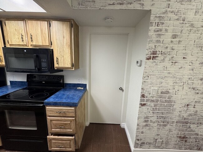 Building Photo - North Central Phoenix Studio Condo