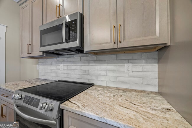 Building Photo - 958 Church St