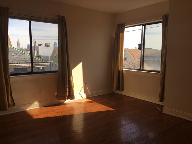 Building Photo - 136 41st St