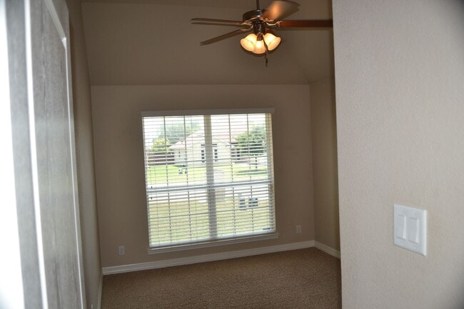 Building Photo - PRICE Improvement!! Beautiful 4 bed 2 bath home ready now!!