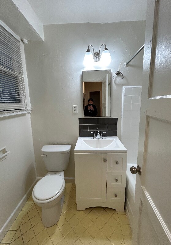 Building Photo - 1737 S Sycamore Ave