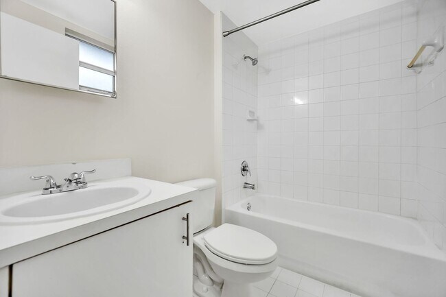 Building Photo - Your Dream Davie Home Awaits – 2 Bed/2 Bath!