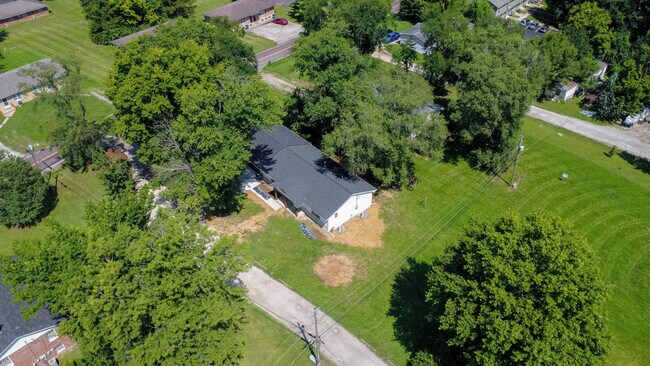 Building Photo - 25 Poplar Hill Dr