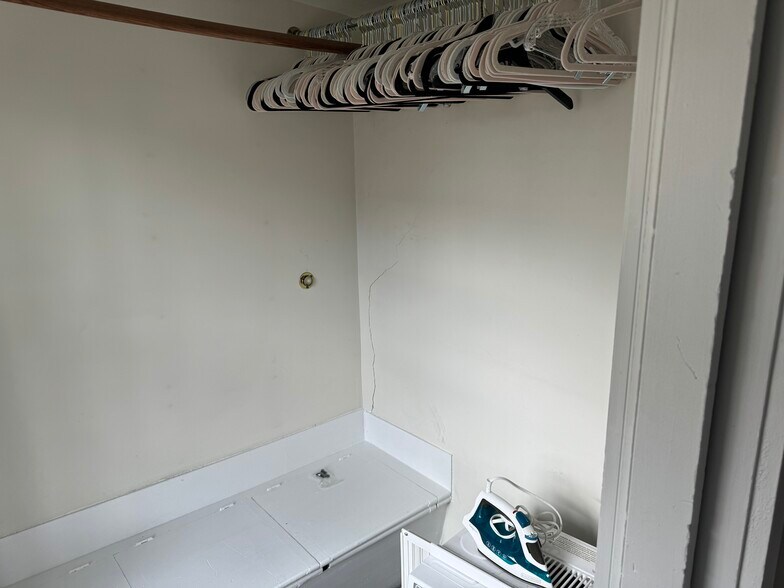 Closet - 67 Warren St