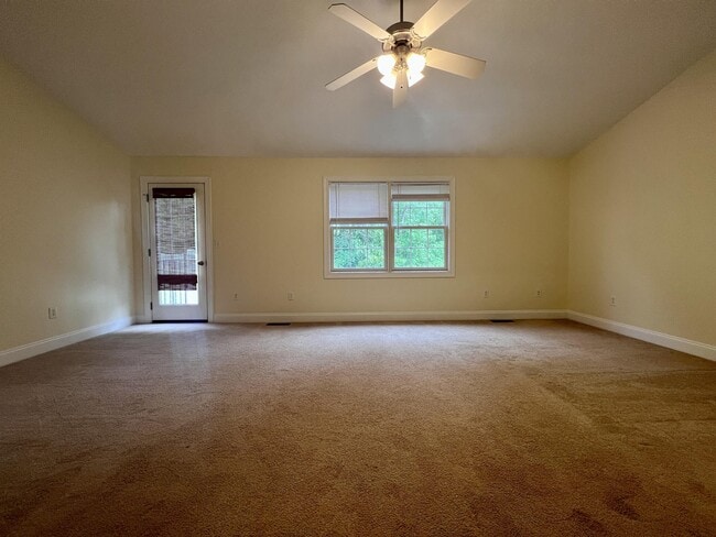 Building Photo - 304 Villa View Dr