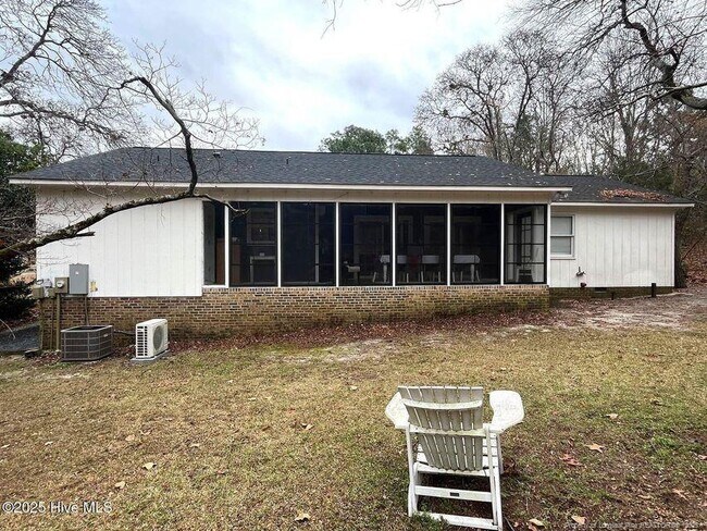 Building Photo - 105 Scuppernong Ct