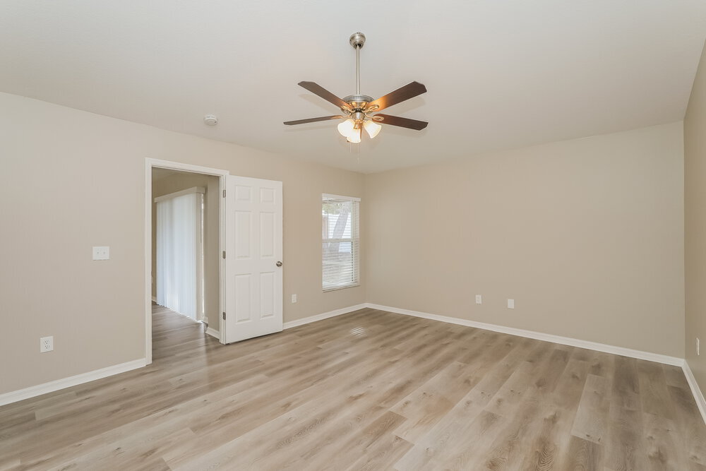 Building Photo - 411 Sand Ridge Dr