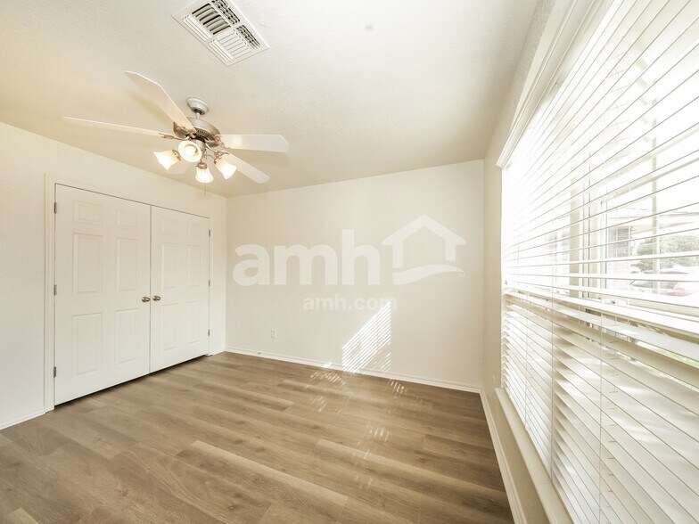 Building Photo - 4129 Queens Dr