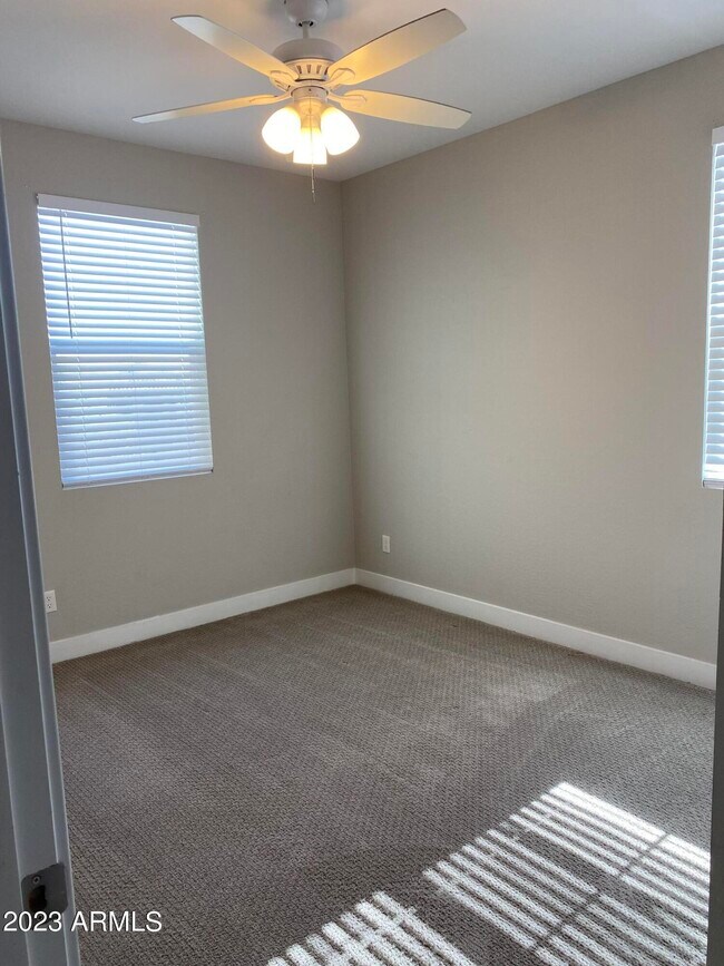 Building Photo - 21065 W Elm Way Ct