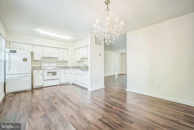 Building Photo - 10819 Campaign Ct