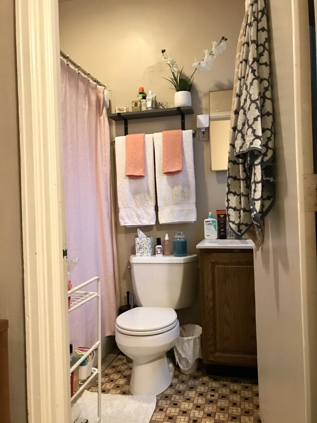 Master Bath - 636 State St