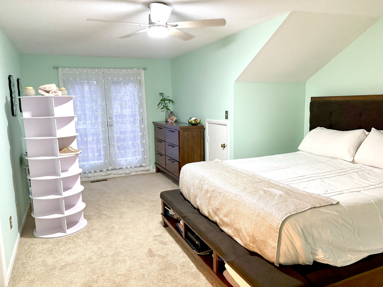 Building Photo - 421 Woodview Ln