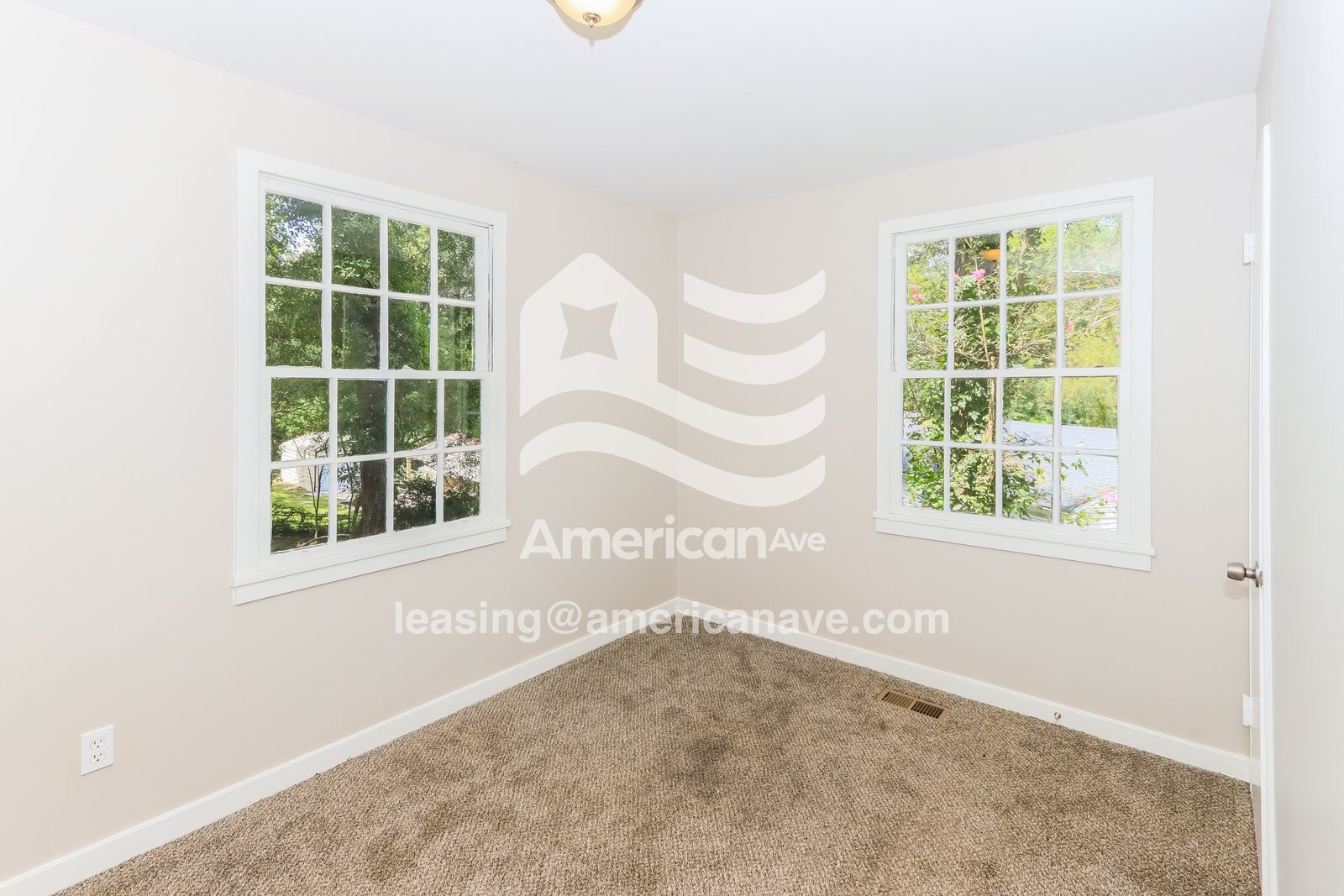 Building Photo - 4582 Shadow Lawn Dr