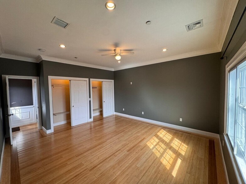 Building Photo - 470 Revere St