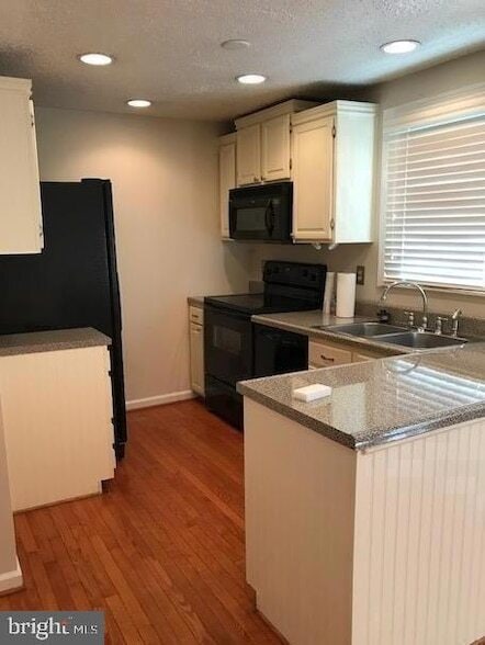 Building Photo - 3288 Wyndale Ct