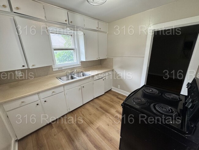 Building Photo - $875 - 2 bed 1 bath - Single Family Home
