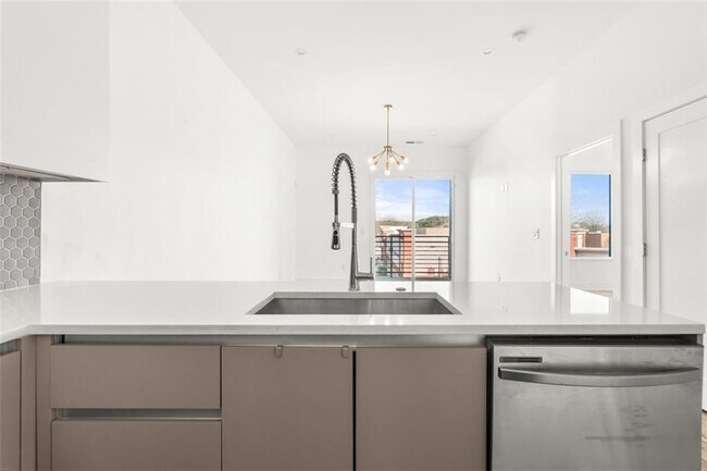 Building Photo - 1155 Custer Ave SE