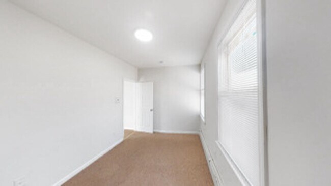 Building Photo - 1052 Garfield Ave