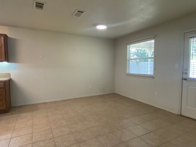 Building Photo - 206 Burnham Dr