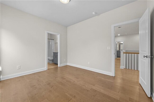 Building Photo - 3475 Benedict Pl