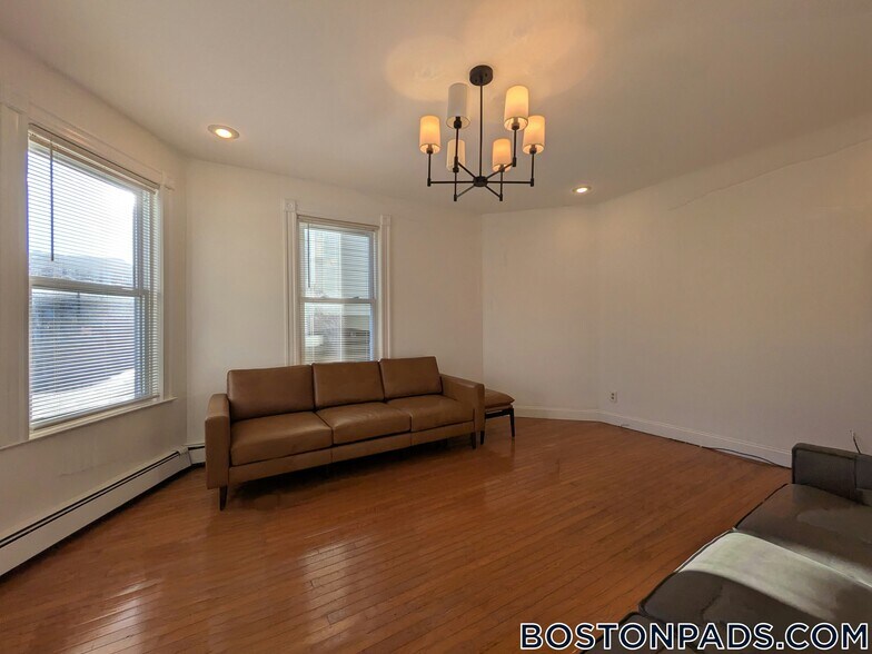 Building Photo - 184 Green St