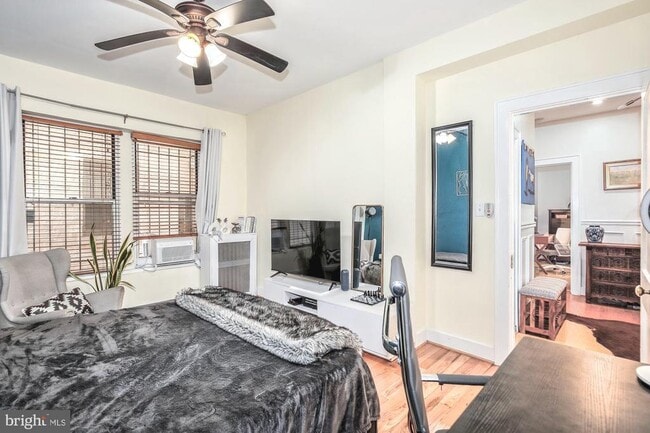 Building Photo - 1820 Clydesdale Pl NW