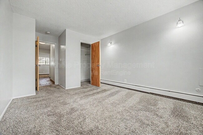 Building Photo - 1021 Carr St