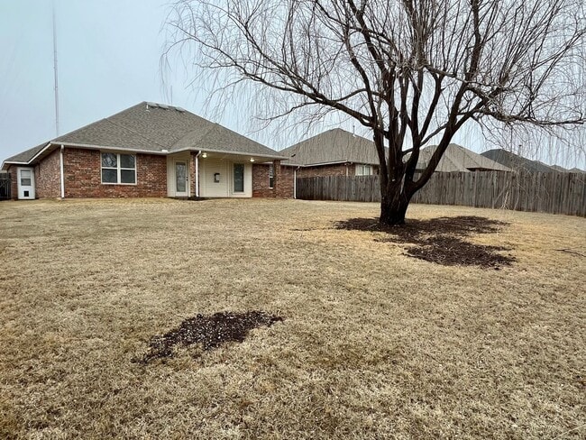 Building Photo - Great 3 Bed, 2 Bath Home in Moore Schools