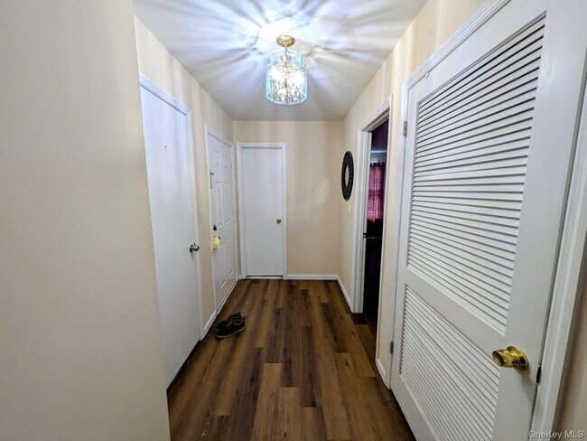 Building Photo - 199 Ramapo Rd