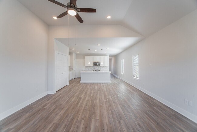 Building Photo - 10627 Whitejacket