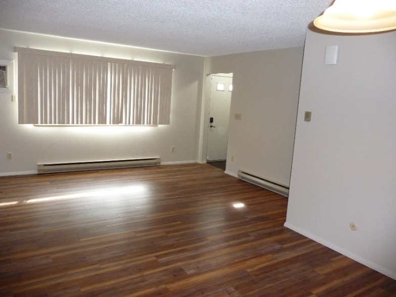 Building Photo - 1303 Mountain View St