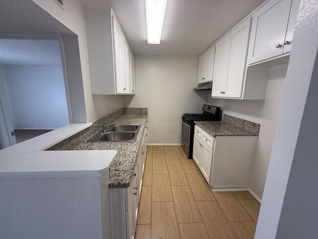 Building Photo - 355