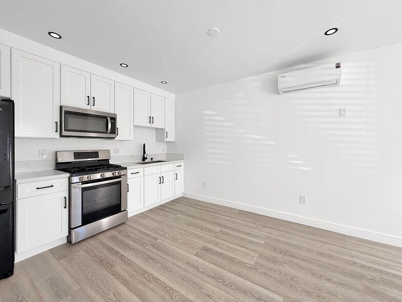 Building Photo - 1273 Donatello St