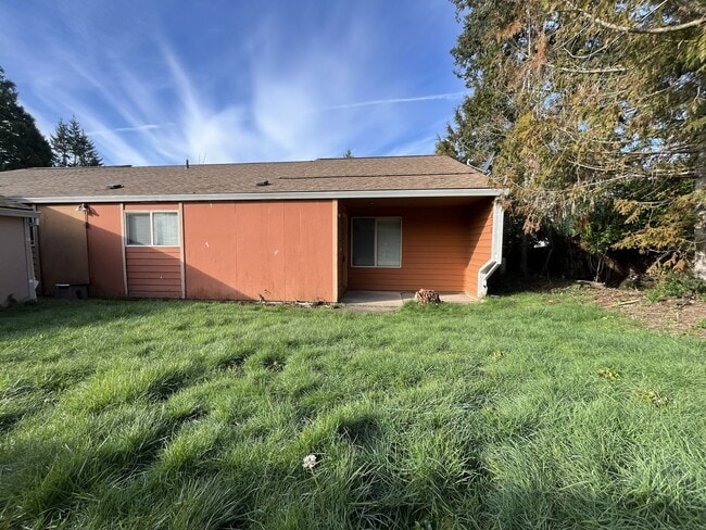 Building Photo - Spacious 3-Bedroom Home in Prime highly sought-after West Linn community