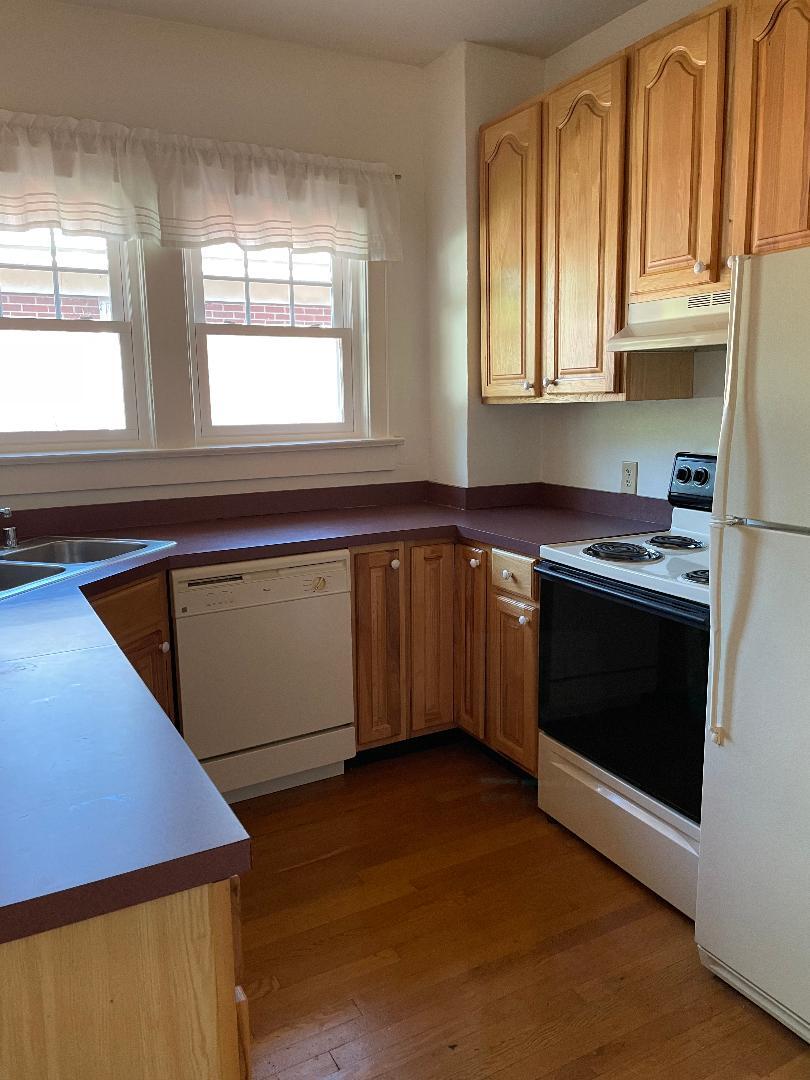 Kitchen - 1326 Fontaine Rd