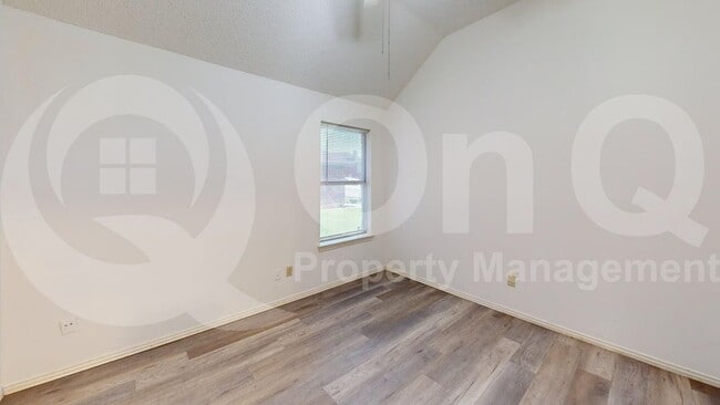 Building Photo - 733 Rockett Ln