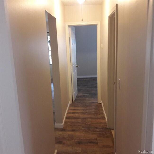 Building Photo - 23304 Harding Ave