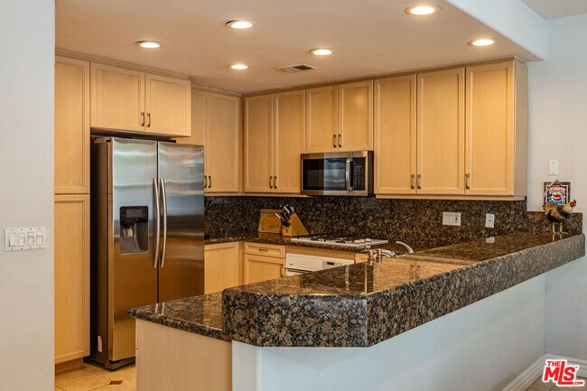 Building Photo - 6451 Zuma View Pl