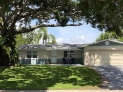Building Photo - 3 bedroom 2 bath home with screened in pool (coming soon)