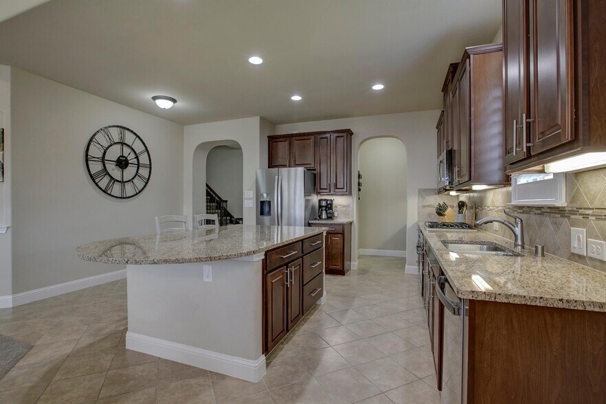Building Photo - 2046 Sundown Dr