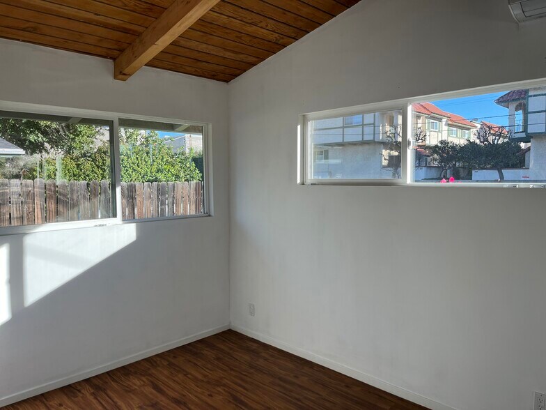 Building Photo - 21621 DuPont St