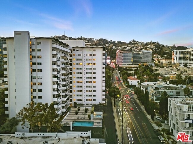 Building Photo - 1155 N La Cienega Blvd