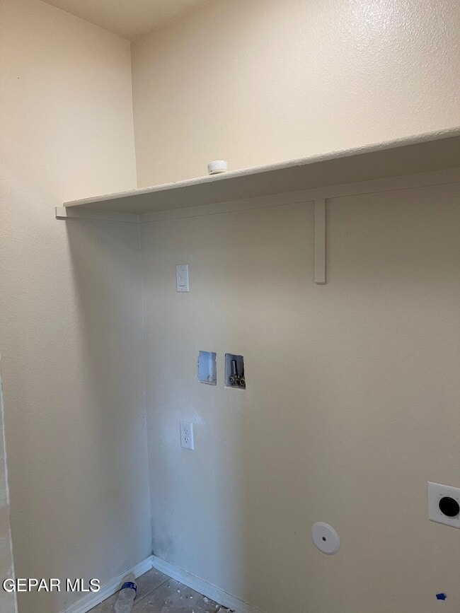 Building Photo - 4868 Marisabel Azcarate St