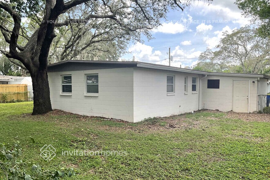 Building Photo - 1110 E Camellia Dr