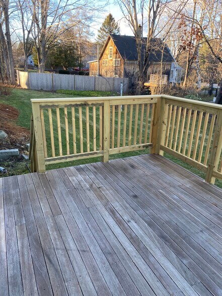 Building Photo - 5 Berry Ct