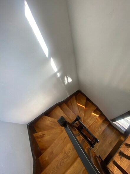 Building Photo - 39 Waterhouse St