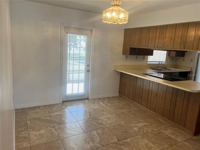 Building Photo - 2330 NE 41st St